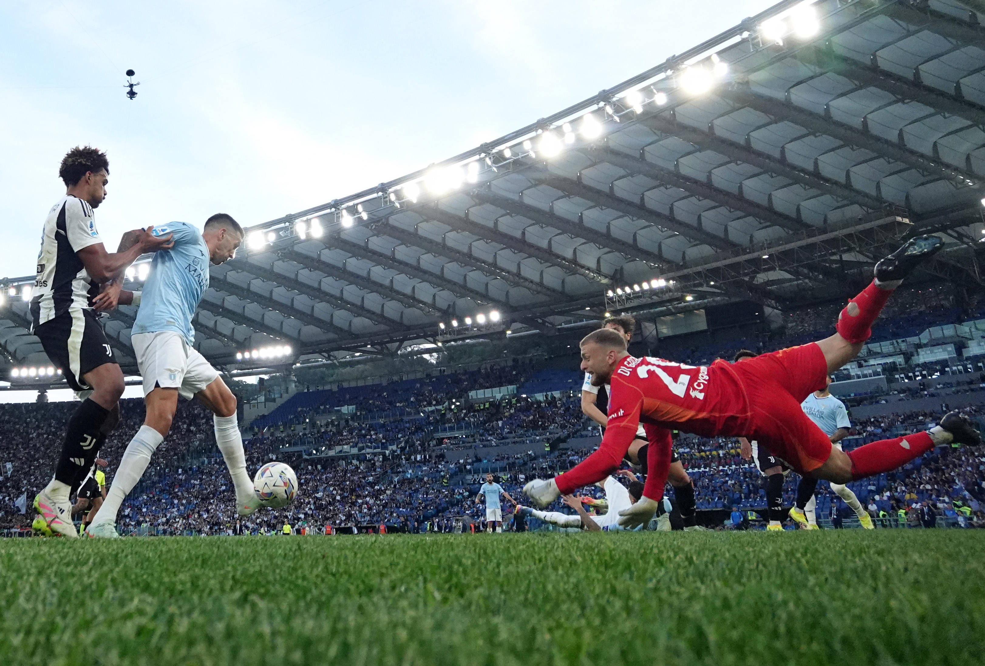 意甲球队在比赛中展现出色攻守平衡，胜出