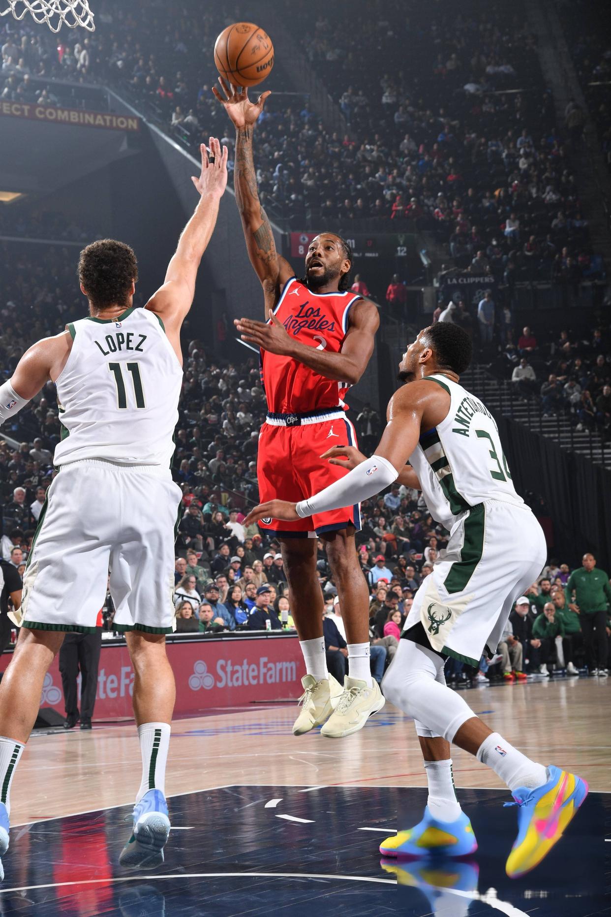 包含雄鹿鏖战德国男篮，萨博尼斯惊艳世界的词条