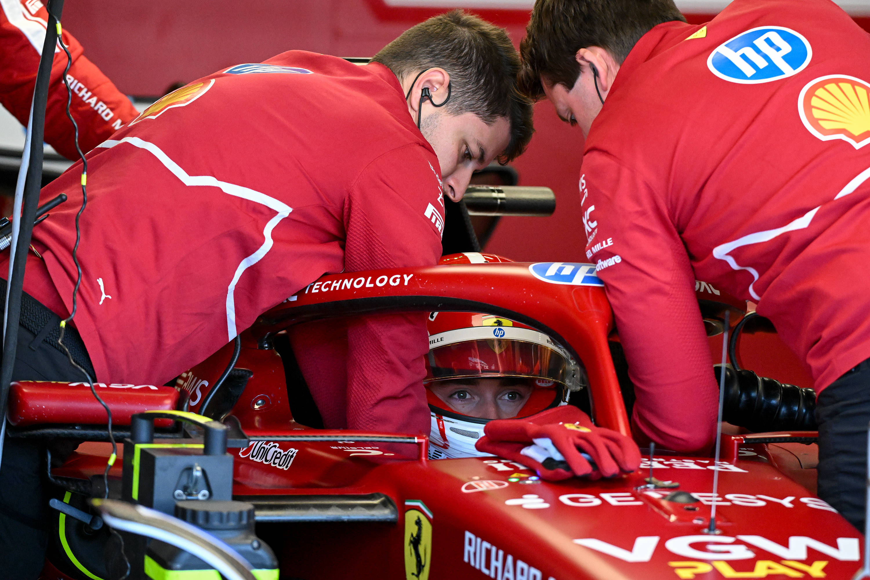 包含红牛二队轻取哈斯车队，勒克莱尔高光表现的词条