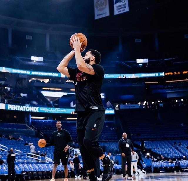 关于青岛队碾压雄鹿，范弗利特状态火热的信息